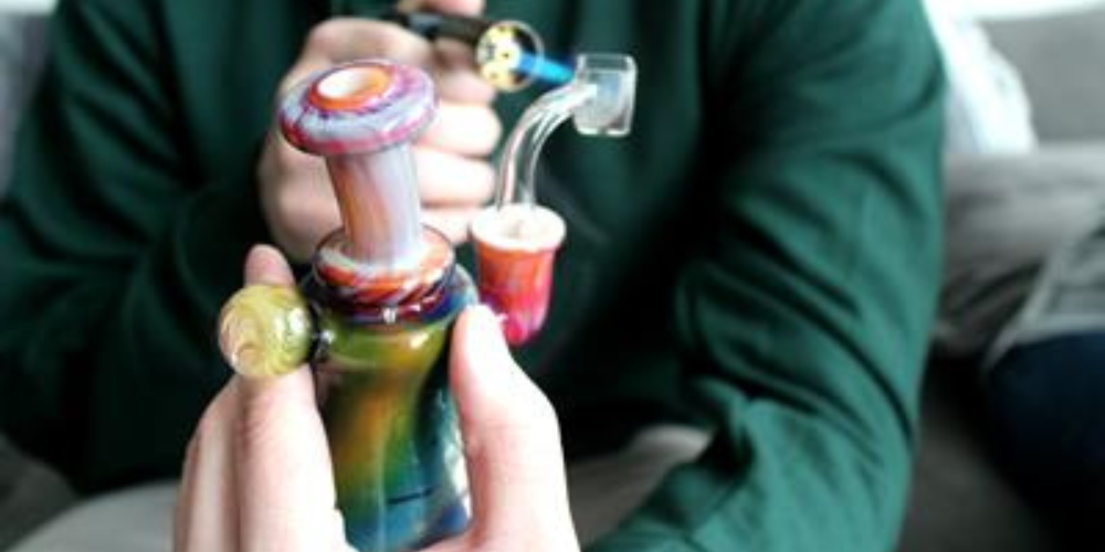 Dabbing vs vapping: what's the difference?